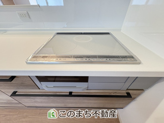 【キッチン】 | ワイウッドコート古河市大堤第5期　 | 3口ビルトインコンロで同時調理可能☆時短家事につながりますね☆