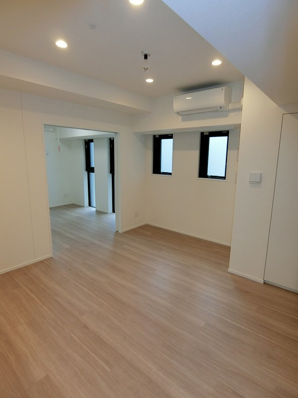 イニシア横浜桜木町の居間・リビング
