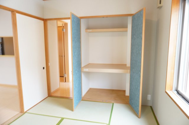 草加市八幡町 中古戸建の収納|押入