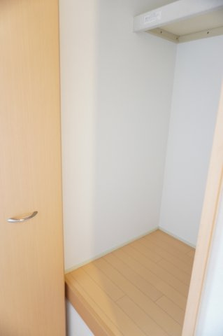 草加市八幡町 中古戸建の収納|2階廊下
