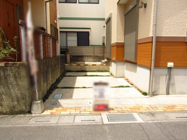 草加市八幡町 中古戸建の駐車場