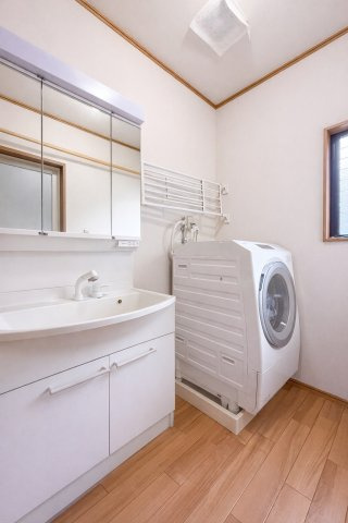青梅市友田町　中古戸建の独立洗面台