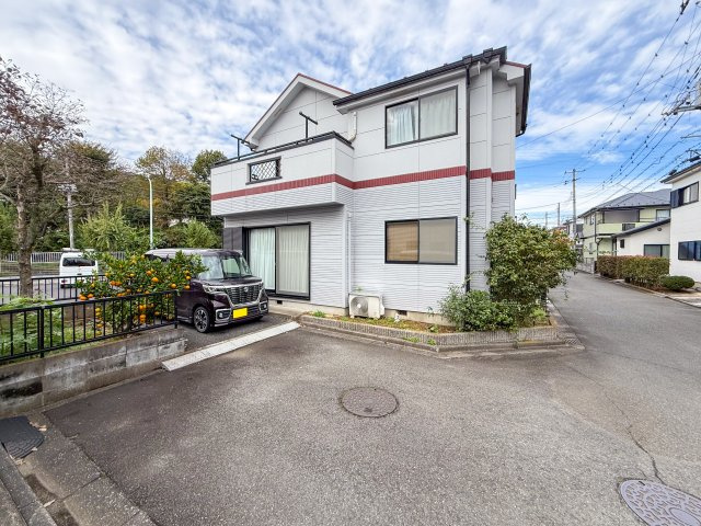 青梅市友田町　中古戸建の駐車場