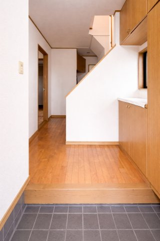 青梅市友田町　中古戸建の玄関