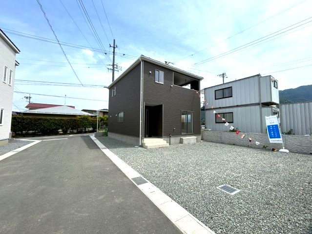 長野市松代町松代の新築一戸建の前面道路含む現地写真