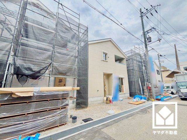 尼崎市高田町第1の外観|家族のごはん作りがはかどる、同時調理ができる3口コンロ付き。