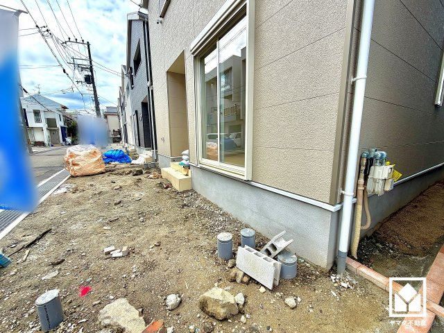 尼崎市高田町第1の外観|災害時の非常食や食料品のストックなどを保存できる床下収納も備えています。