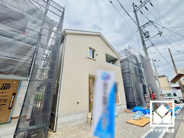 尼崎市高田町第1の外観|洗面台はシャワー水栓付きなので、忙しい朝でも身支度がしやすく時短になります。