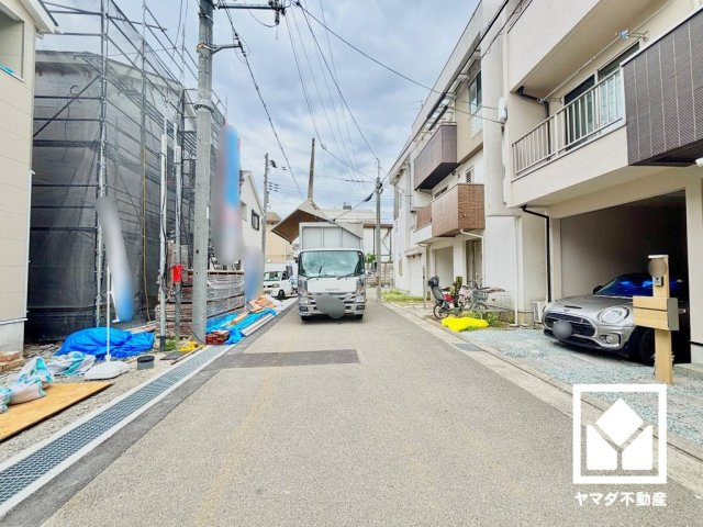 尼崎市高田町第1の前面道路含む現地写真|南向きバルコニーで陽当たり、風通し良好。たっぷりの洗濯物も気持ちよく乾きます。