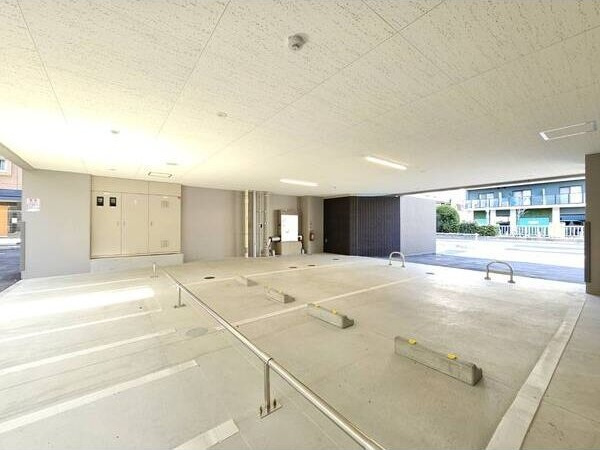 ディアレイシャス名古屋太閤通Ⅳの駐車場