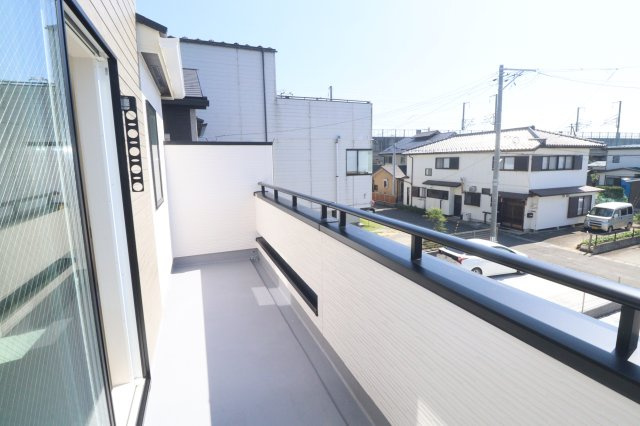 郡山市小原田3丁目　　　　1号棟　　　小原田小学校、小原田中学区のバルコニー