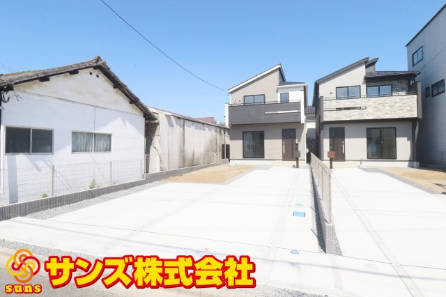 郡山市小原田3丁目　　　　1号棟　　　小原田小学校、小原田中学区の外観|南東側から見た駐車場を含む外観♪