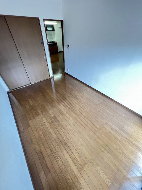 ロイヤルガーデンの居間・リビング