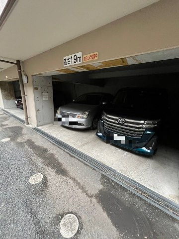 ロイヤルガーデンの駐車場