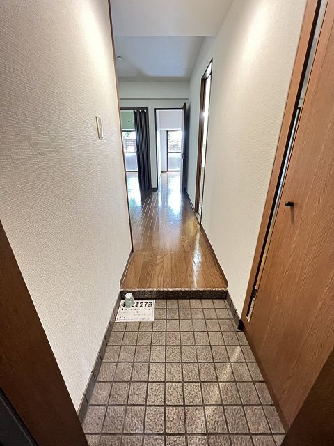 ロイヤルガーデンの玄関