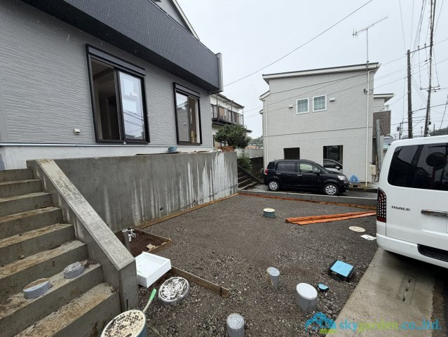 伊勢原市東大竹　新築戸建　全5棟4号棟の駐車場