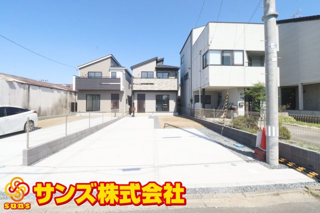 郡山市小原田3丁目　　　　２号棟　　　小原田小学校、小原田中学区の外観|南側から見た駐車場を含む外観♪
