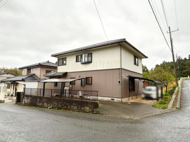 北茨城市中郷町粟野　中古戸建の前面道路含む現地写真