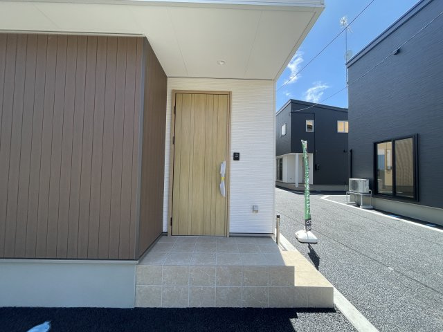 八戸市江陽1丁目　A棟の玄関