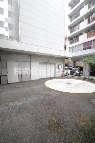 日神パレステージ伊勢佐木南の駐車場