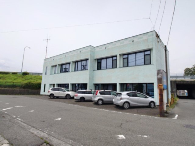 売中古店舗事務所　静岡市駿河区西脇の外観|角地で目立つ建物です！