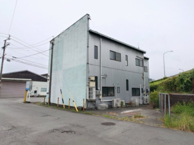 売中古店舗事務所　静岡市駿河区西脇の外観|北東側前面道路は幅員6.5ｍ、間口は17.4ｍです！