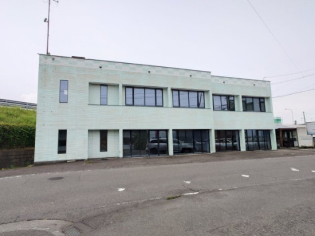 売中古店舗事務所　静岡市駿河区西脇の外観|南東側は大きな窓があり、光がたっぷり入ります！