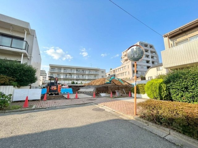 練馬区早宮4丁目　建築条件無し売地　全5区画の前面道路含む現地写真|2026.06.15撮影

現地ご見学希望・資料請求などお気軽にお問い合わせ下さい！
03-5990-5201
