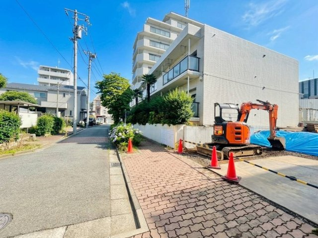 練馬区早宮4丁目　建築条件無し売地　全5区画の前面道路含む現地写真|2026.06.15撮影

現地ご見学希望・資料請求などお気軽にお問い合わせ下さい！
03-5990-5201