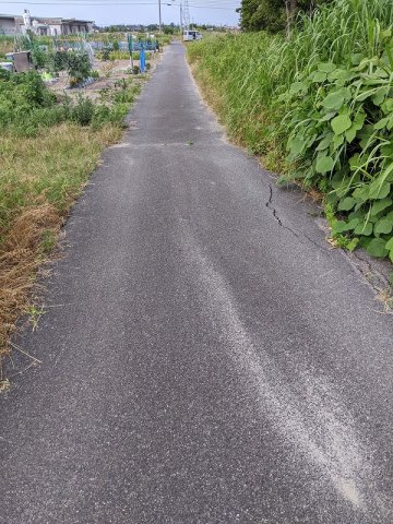 富益町土地の前面道路含む現地写真