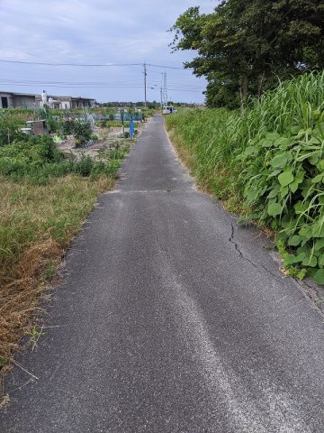富益町土地の前面道路含む現地写真