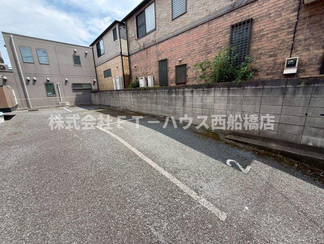 フラット南大野の駐車場