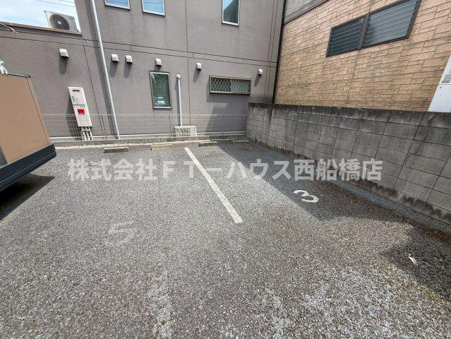 フラット南大野の駐車場