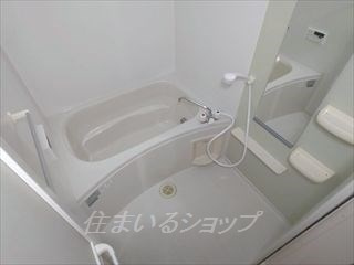 グッディ亀山Aの浴室|追い焚き・浴室暖房乾燥機あり
