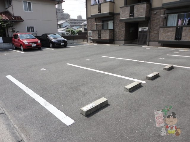 ももたろうハイツの駐車場