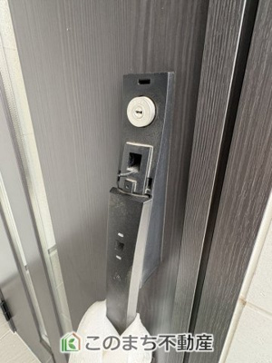 【防犯設備】 | ワイウッドコート古河市西牛谷第4期　 | ディンプル＆電子キーで防犯性の高い玄関です☆