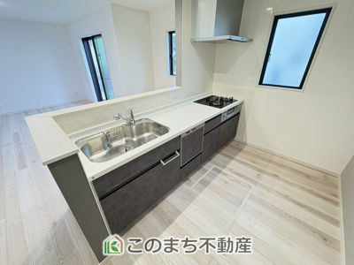 【キッチン】 | ワイウッドコート古河市西牛谷第4期　 | 人気の対面式キッチン☆料理をしながらご家族とコミュニケーションが取れます♪