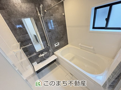 【浴室】 | ワイウッドコート古河市西牛谷第4期　 | お風呂は足を延ばしてゆったり入浴できる広々1坪タイプ☆

ばして入浴できる広々とした1坪タイプのお風呂☆


