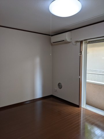 三鷹市大沢６丁目のアパートの居間・リビング
