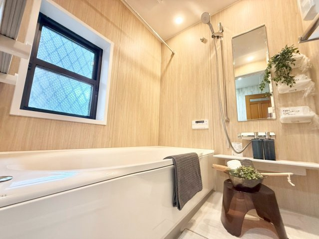 杉並区成田東1丁目　中古戸建の浴室|追い焚き機能付きのため、帰りが遅くなった日にも温かい湯船に浸かって疲れを癒すことができます。

現地ご見学希望・資料請求などお気軽にお問い合わせ下さい！
03-5990-5201