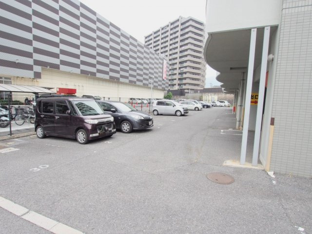 グリーンコート毘沙門の駐車場