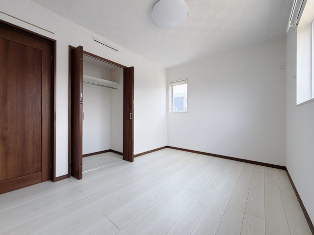 【中古戸建】足利市葉鹿南町の洋室|■洋室｜2階各居室には収納をご用意しています♪常にお部屋を綺麗に保てます！小さなお子様も自然とお片付けができるようになるのでうれしいですよね！