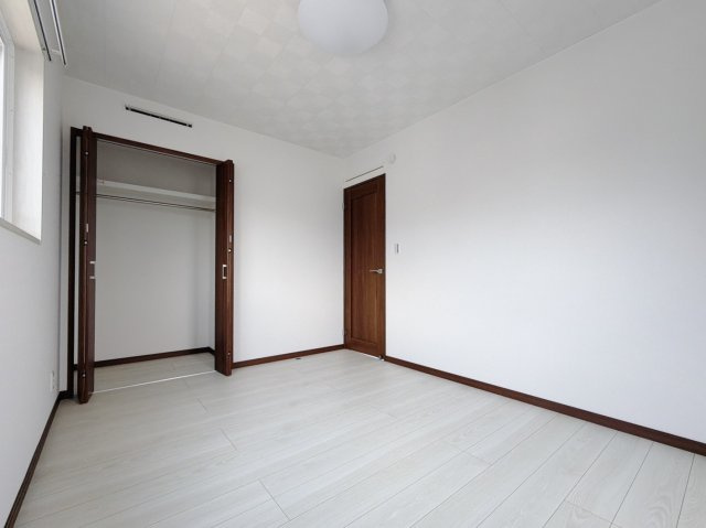 【中古戸建】足利市葉鹿南町の洋室|■洋室｜子供部屋のメリットは「自立心を養うことができる」「自分で整理整頓できるようになる」そして、お子様が成長した際には「プライバシーを確保できる」といい事だらけ♪