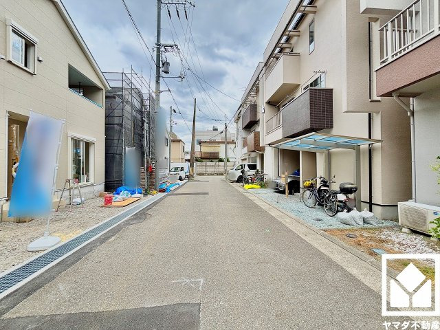 尼崎市高田町第1の外観|繰り返す地震に配慮された制震装置「SAFE365」を搭載。高層ビルの制震装置にも使われている粘弾性素材を使用しており、住宅の耐震性能を維持しながら居住性を高めます。