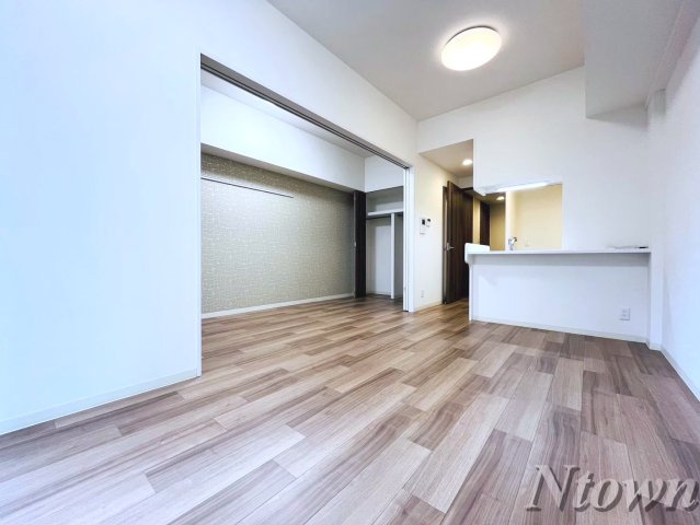 【居間・リビング】 | プレサンス丸の内リラティ | こちらのリビングで趣味の時間をお楽しみください