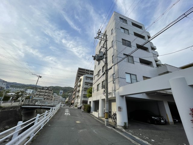 クレフ本山の外観