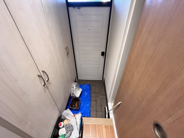 上田東町貸家の玄関