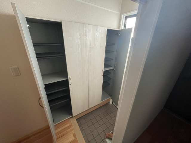 上田東町貸家の玄関