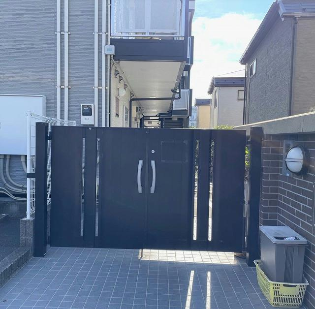 レオパレスチェリーハウスのエントランス
