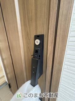【防犯設備】 | ワイウッドコート古河市西牛谷第4期　 | ディンプル＆電子キーで防犯性の高い玄関です☆